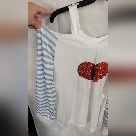 Shoulder Out Blouse Long Striped Sleeve 2XL Heart on Front - Picture 2 of 5
